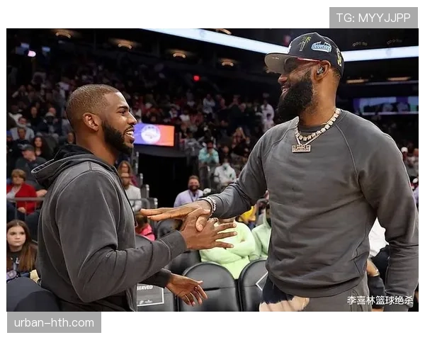 魔术师约翰逊快攻拉开空间带动队友胜过克里斯·保罗